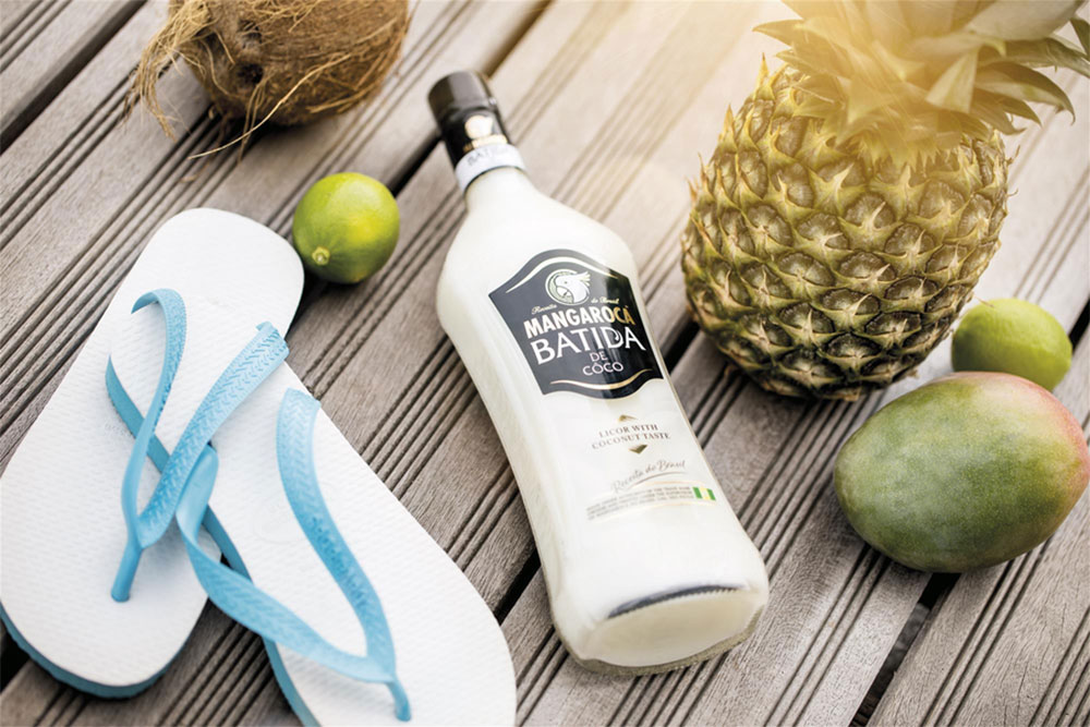 Batida de Coco Geschenkset Coconut Liqueur 0,7L (16% Vol) + 2x ready to drink / Passion + Pineapple je 0,25L (10% Vol) + 2x Batida Cocktail Ballon Glas- [Enthält Sulfite]